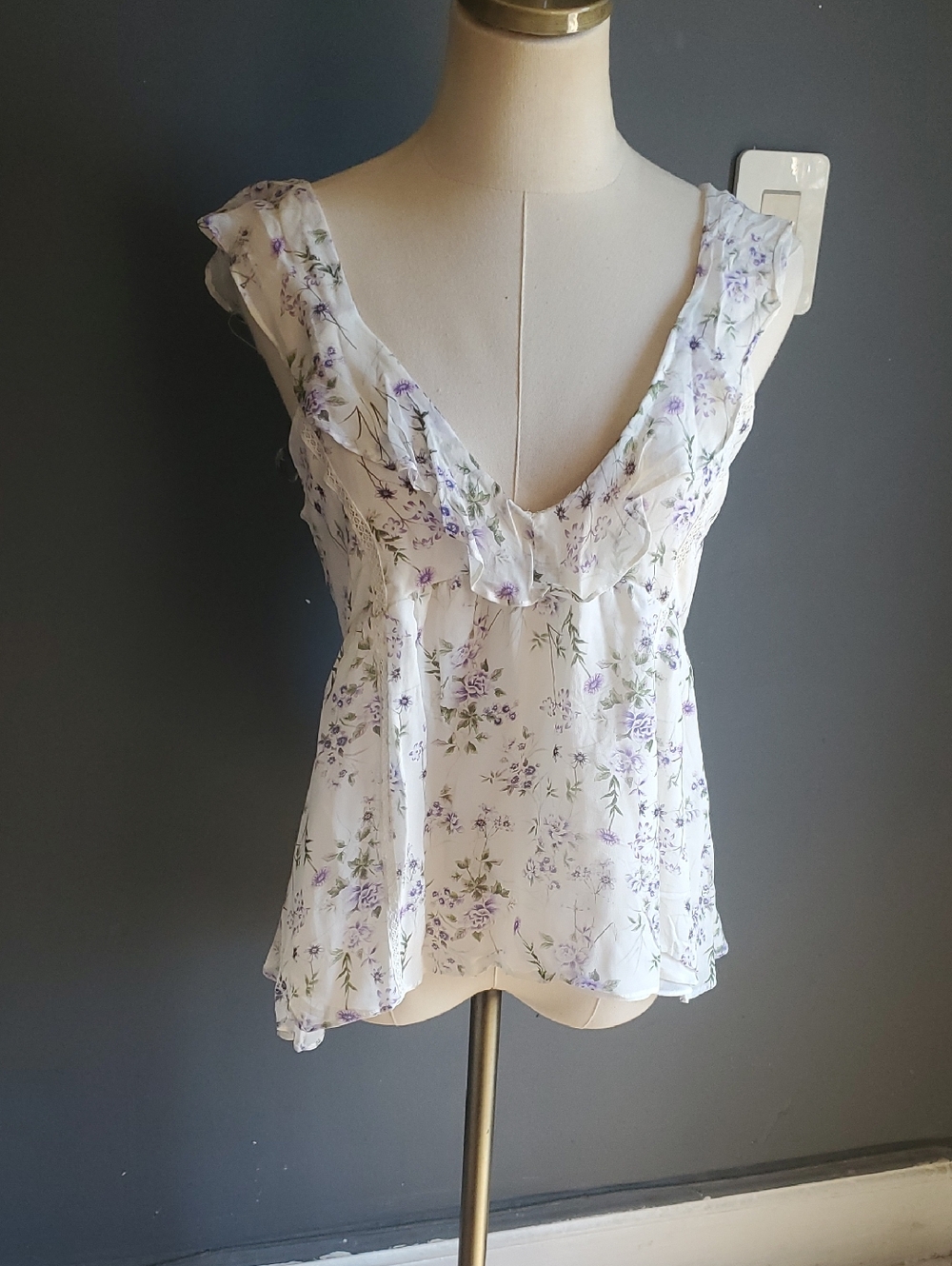 Zara White Top with Lavender Floral and Ruffle V-Neck
